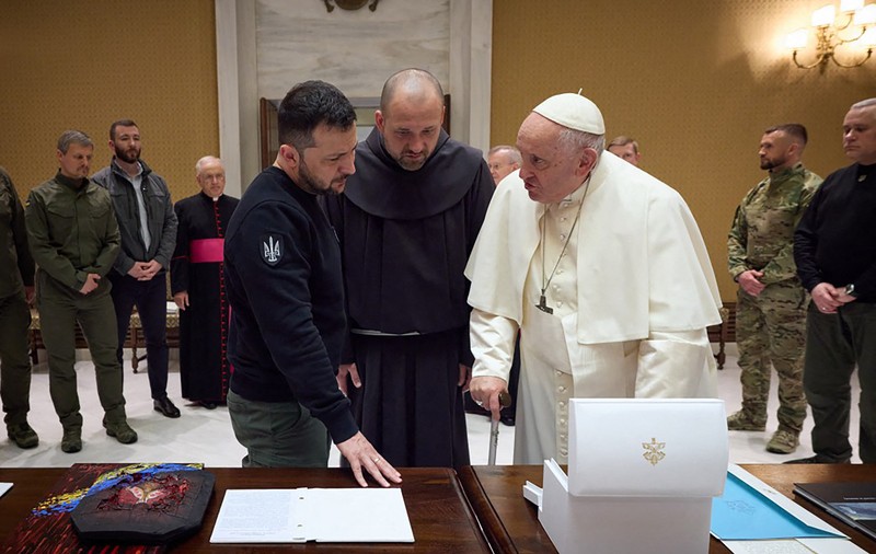Vaticanul revine cu explicații după controversa stârnită de Papa Francisc care a îndemnat Ucraina să ridice „steagul alb”