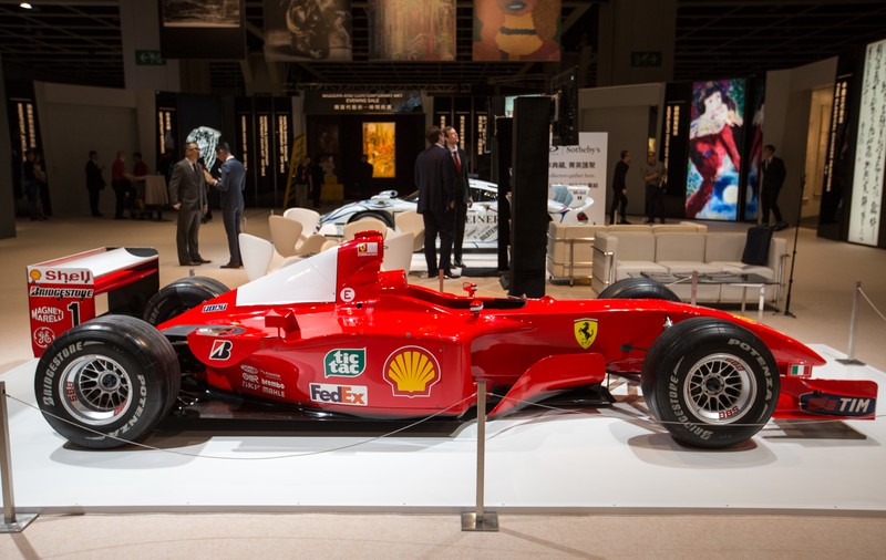 Cele mai scumpe suveniruri sportive din lume: monopostul lui Michael Schumacher, primul în top. În România, cel mai mult a costat un tricou | GALERIE FOTO