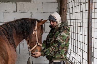 Măru este cel care se ocupă de caii de la Măriuţa