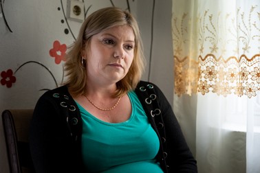 Angela, în bucătăria din casa ei din comuna Izvoarele