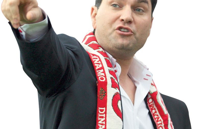 «Câinii» atacă federaţia