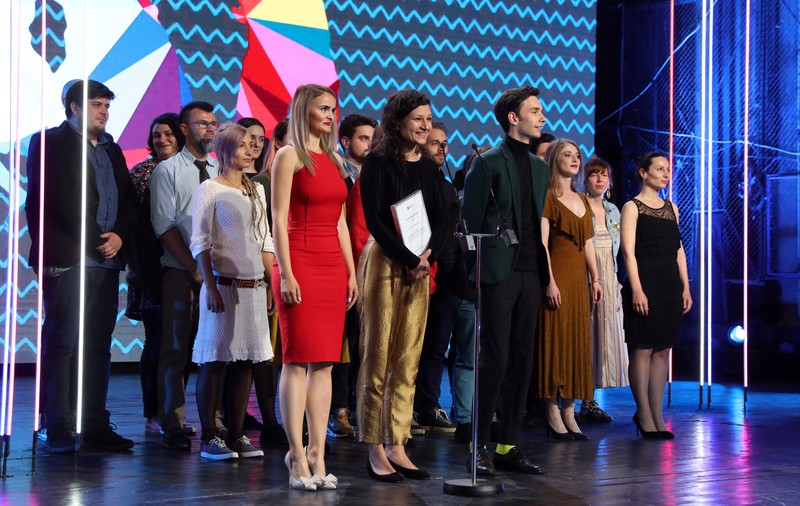 VIDEO/ Protest "cu cântec" al actorilor clujeni pe scena Premiilor UNITER: "Nu mai sunt destui bani la cultură"
