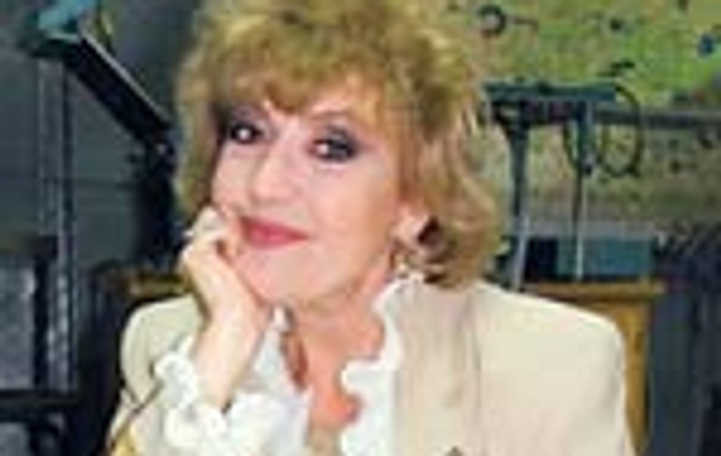 Corina Chiriac isi lanseaza cartea de ziua ei