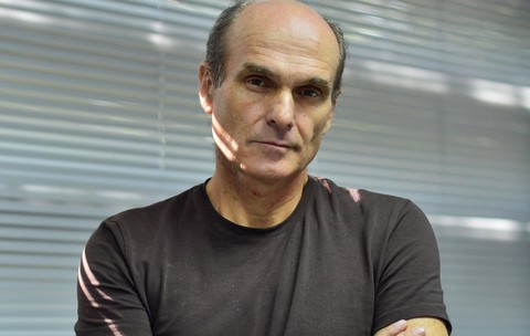 Protestatarii au aprins lumânări cu inițialele jurnalistului Cristian Tudor Popescu (CTP) și i-au cântat „Veșnica pomenire”, un gest care a stârnit un val de critici vehemente în spațiul public.