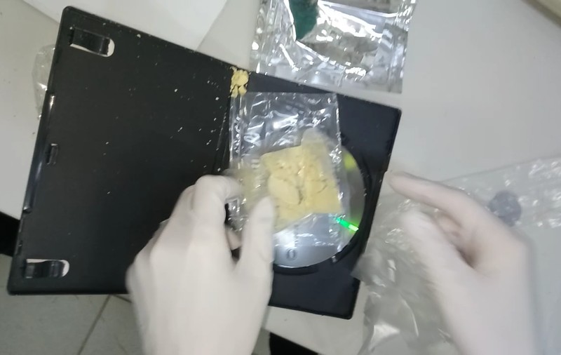 EXCLUSIV / Pușcăriași traficanți de stupefiante, în Penitenciarul Mioveni. Ofițerii antidrog încearcă să afle dacă unii dintre gardieni erau cărăușii deținuților