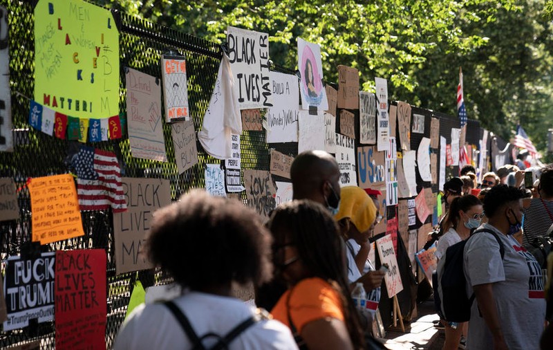 Gardul anti-protestatari ridicat în jurul Casei Albe, transformat într-un memorial închinat afro-americanilor uciși de polițiști