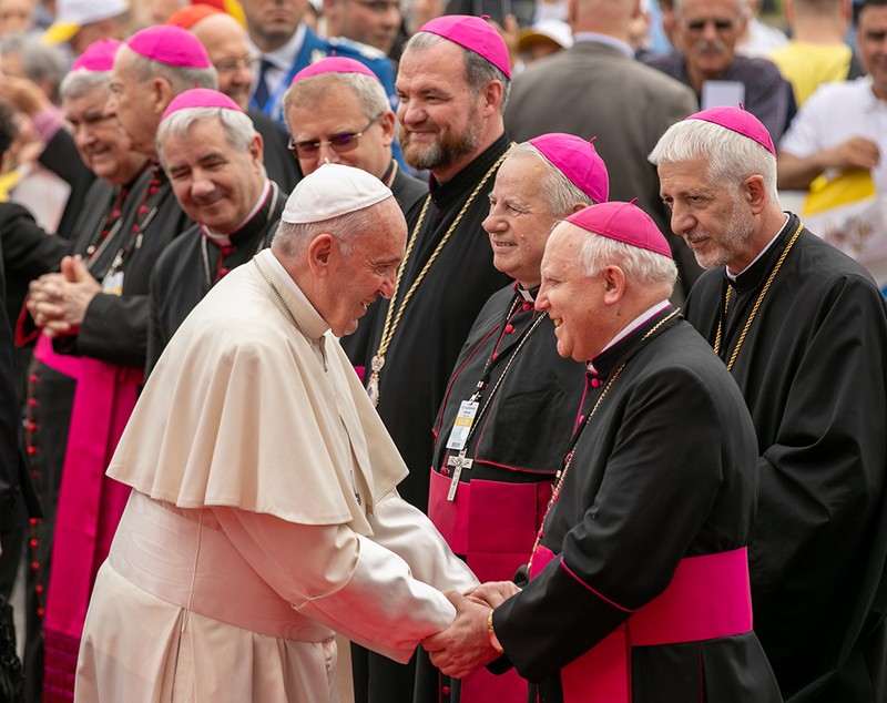 VIDEO | Primele imagini de la sosirea Papei Francisc în România