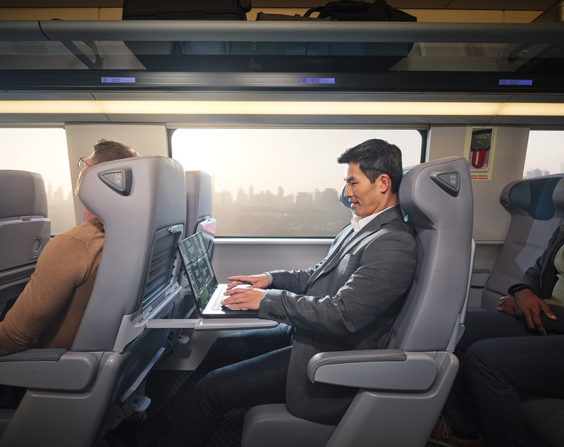 Cel mai rapid tren din SUA circulă începând de azi. Ce viteză prinde