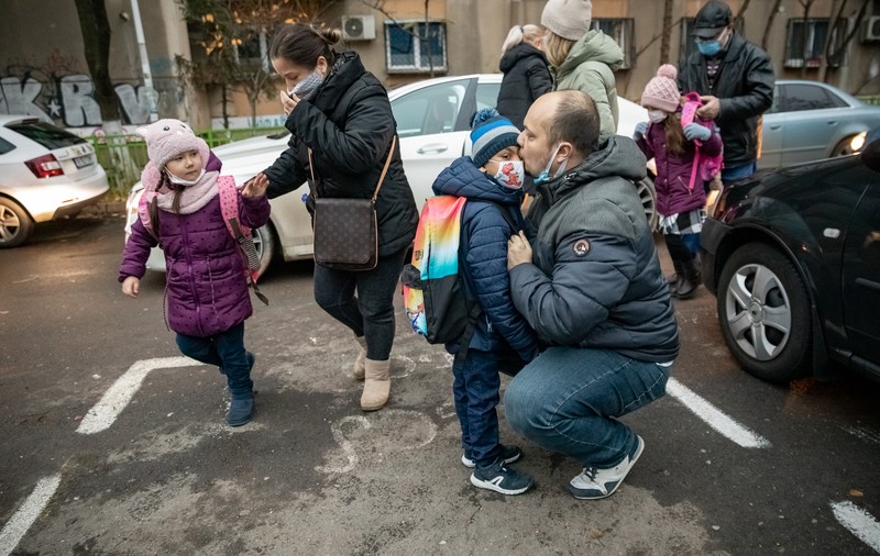 Reportaj la trei dintre cele mai aglomerate școli din București: „Înainte de pandemie, aici n-aveai loc. Dacă aruncai un ban în sus, nu cădea”