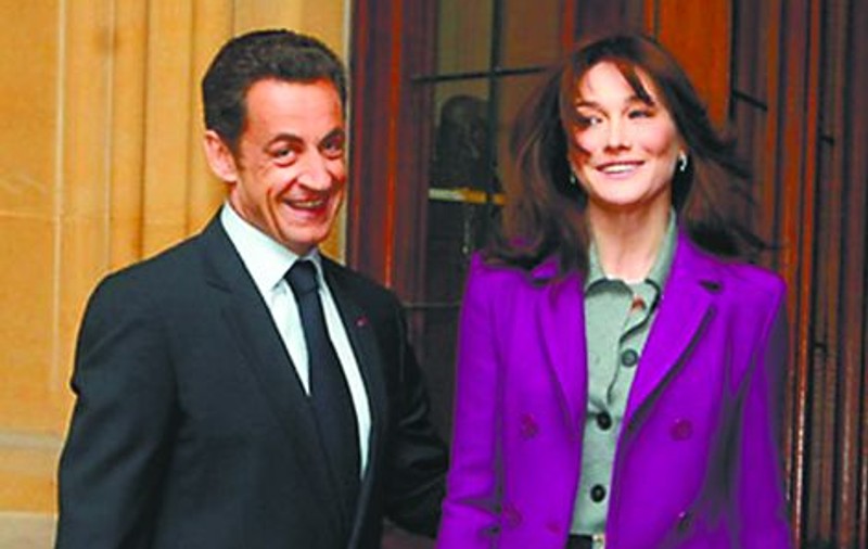 Carla nu-l pupă pe Nicolas Sarkozy după ce fumează