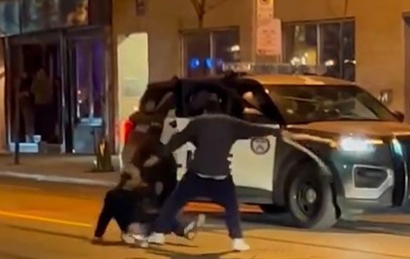 Un bărbat din Toronto a fost arestat după ce a folosit ca armă un șarpe, într-o bătaie pe stradă