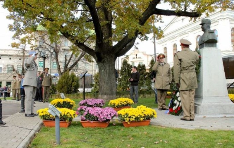 Povestea stejarului plantat de generalul Berthelot la Iași. Arborele monument, menționat în discursul președintelui Emmanuel Macron