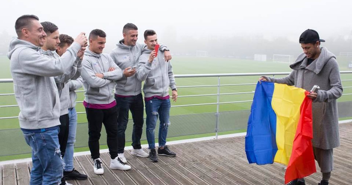 Neymar a primit cadou steagul României