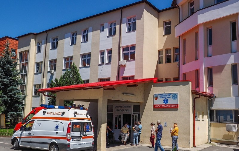 Medic din Sibiu, către fiica unui pacient: „Ce vrei tu, nesimțită ordinară, ce, eu i-am dat boala la taică-tău?”. A fost deschisă anchetă