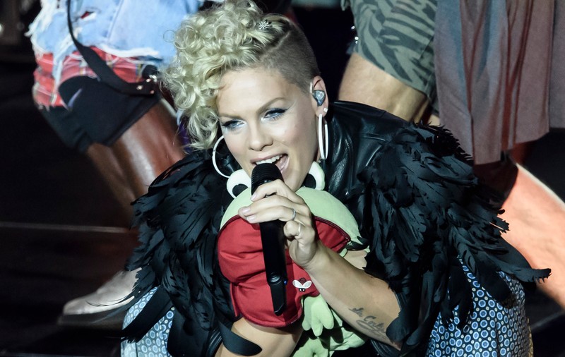 Pink și-a anulat al treilea concert la Sydney, din cauza un virus stomacal. Artista a fost spitalizată