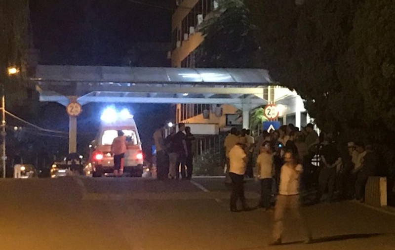 O fetiță de cinci ani din Arad a murit după ce un gard s-a prăbușit peste ea