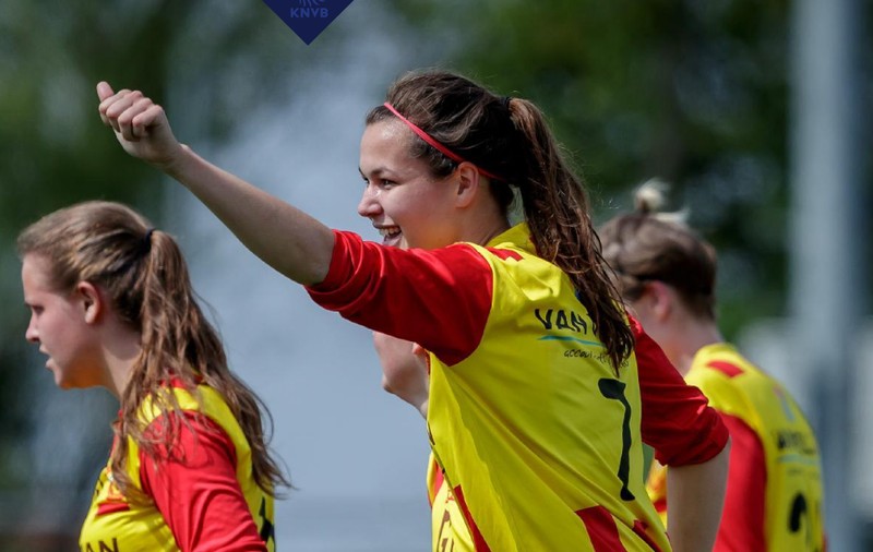 Decizie revoluționară în fotbal: Federația Olandeză le va permite femeilor să evolueze în echipe masculine