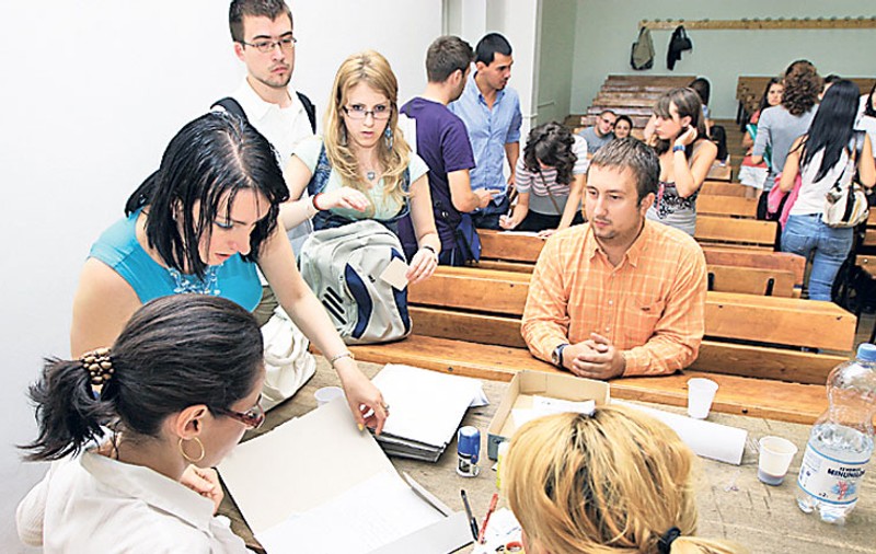 Ofertele de criză ale universităţilor - La Politehnică, ai 10% reducere dacă te înscrii pe internet