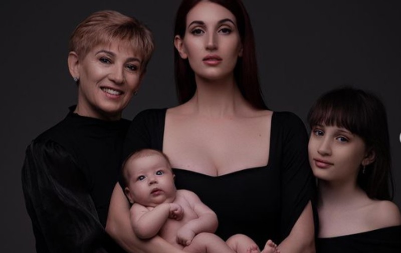 „Ioana d'Arc a Ucrainei”, cel mai cunoscut lunetist din armata Kievului: „Eu nu sunt puternică, dar fiicele mele mă fac puternică”