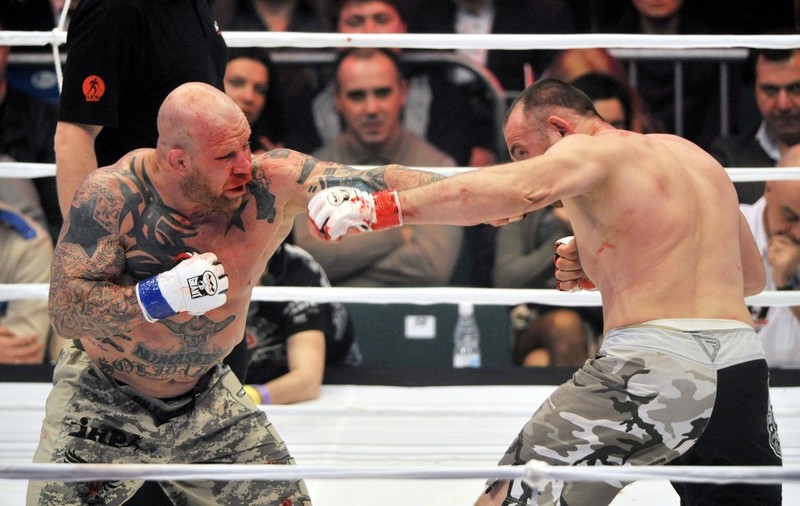 Luptătorul de MMA Jeff Monson a fost ales deputat în republica rusă Bașchiria. Înainte de scrutin, el a renunțat la cetățenia americană