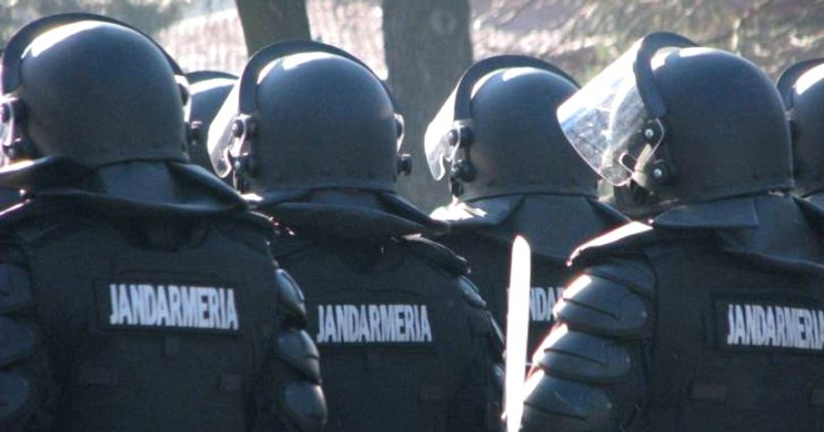 Jandarm agresat în timpul unor percheziții