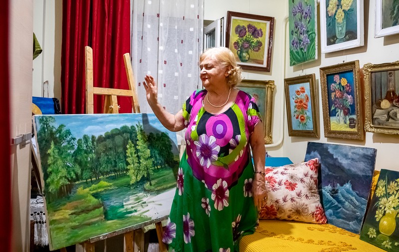 Artişti în pandemie. La 82 de ani, Gabriela Predescu Căpriţă continuă să picteze: “Vreau să donez tablouri pentru a ajuta copii”