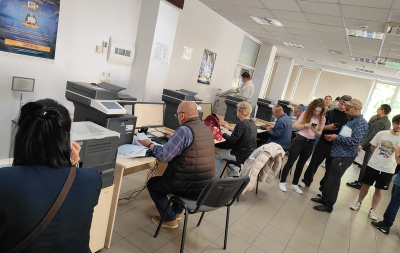 Digitalizarea administrației în România: cererile online se completează pe calculatoarele de la ghișee