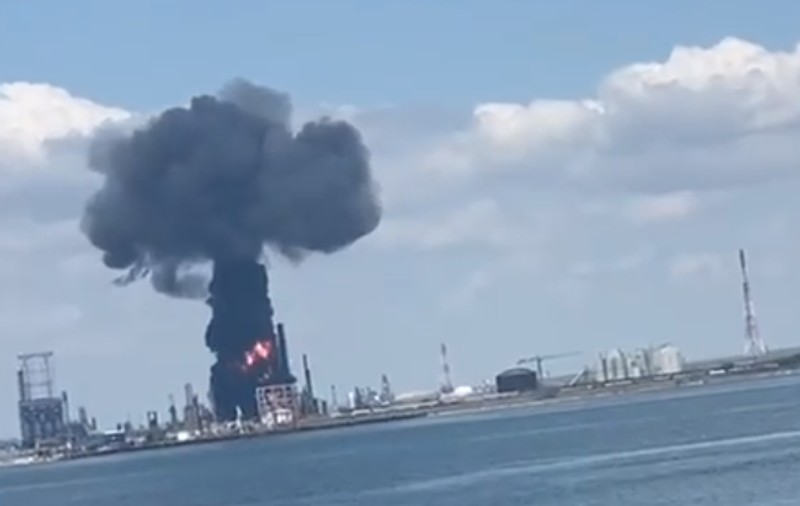 Momentul exploziei de la Rafinăria Petromidia Năvodari, surprins de un martor