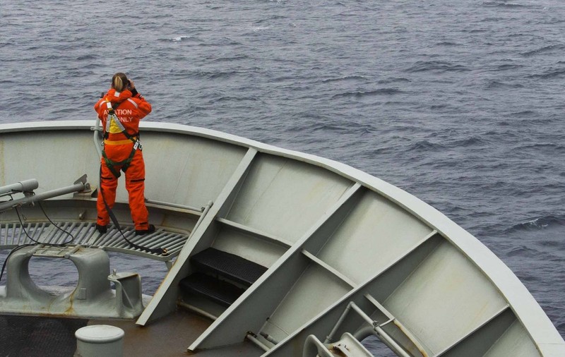 FIUL PILOTULUI cursei MH370 RUPE TĂCEREA. Află ce spune despre TATĂL SĂU