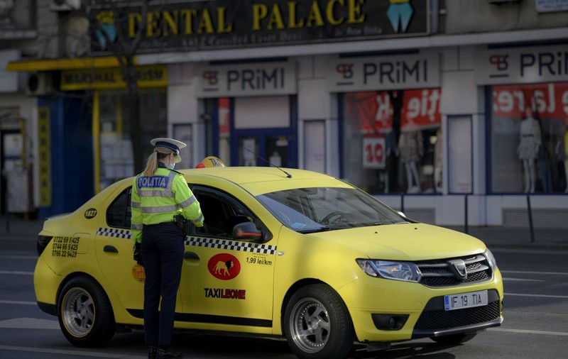 Ministrul Transporturilor: „Nu se pune problema suspendării transportului în regim de taxi”
