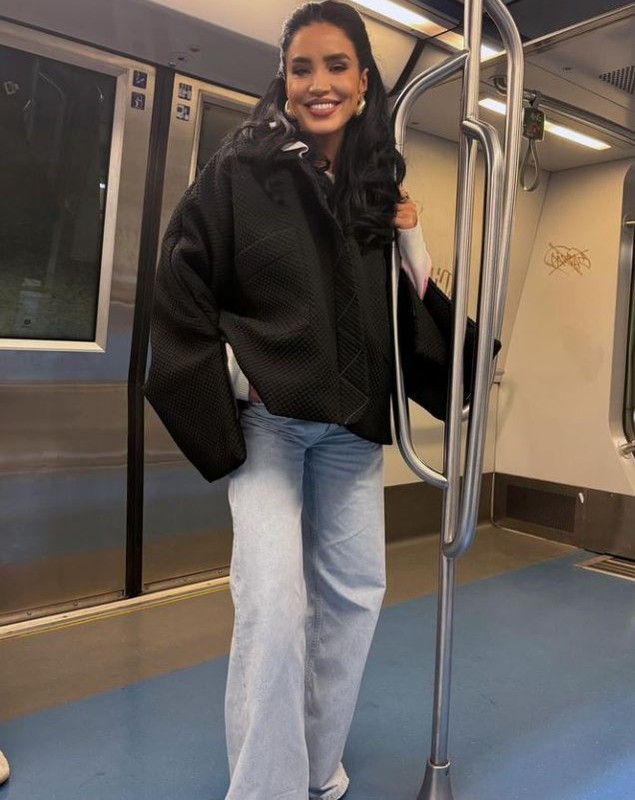 Imagini cu Adelina Pestrițu la metrou. A renunțat la mașinile de lux pentru transportul în comun: „Nu trăim în Palatul de Cleștar”