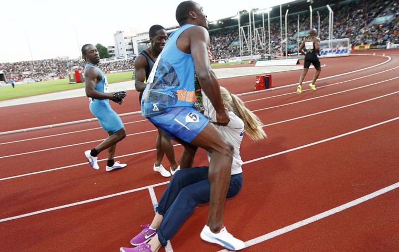SECUNDA în care lumea A ÎNCREMENIT: USAIN BOLT la FINISH şi BLONDA de pe pistă în clipa de infarct | FOTO&VIDEO
