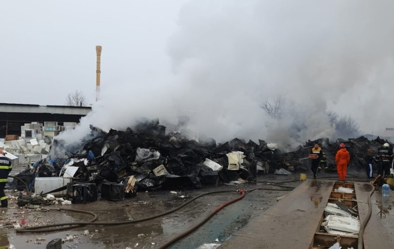 Mărioara Gătej, șefa Gărzii de Mediu, după incendiul de la Popești-Leordeni: „Norul de fum nu se îndreaptă spre București”