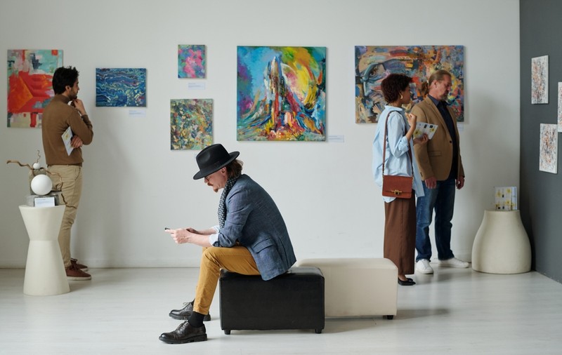 Care este diferenţa dintre arta modernă şi arta contemporană