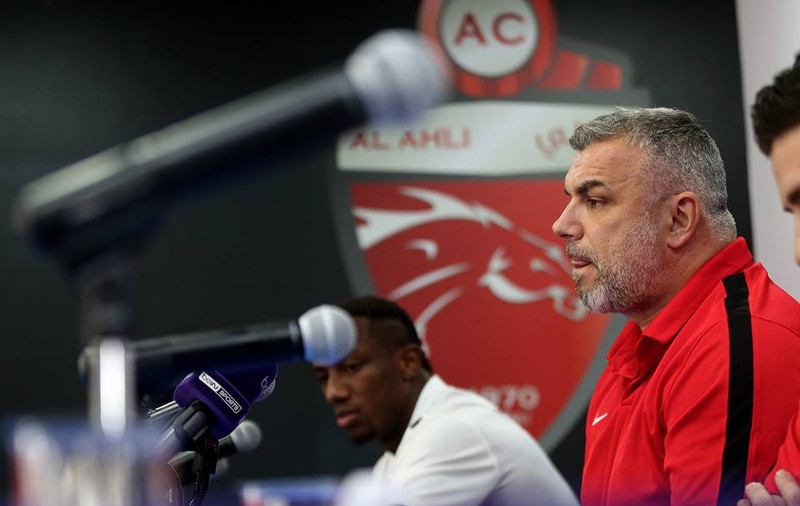 Cosmin Olăroiu ar putea semna un contract de milioane cu Al Ahli Jeddah