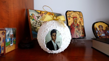 Globul făcut de Alex Hogea pentru pomul de Crăciun