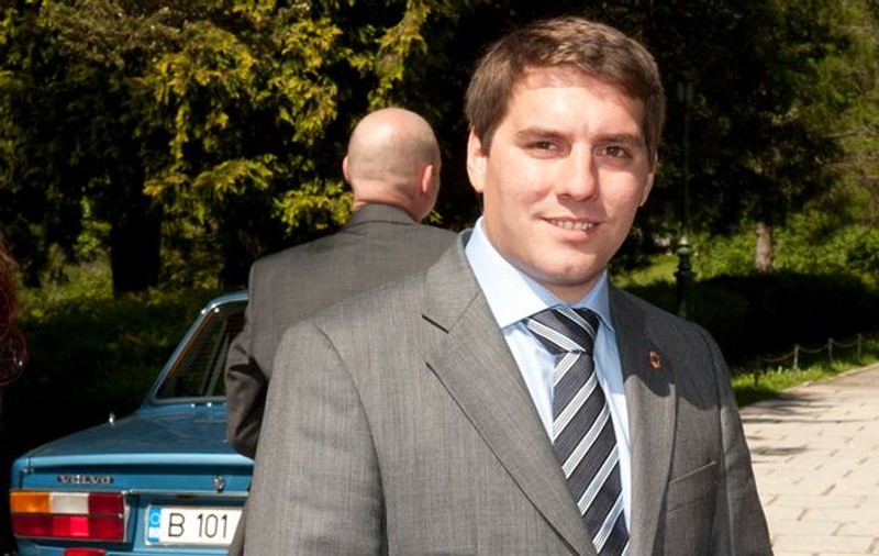 Nicolae Medforth-Mills ar vrea să intre în ordinea de succesiune. Avocat: „Nicolae va spune în decembrie cine se află în spatele excluderii”