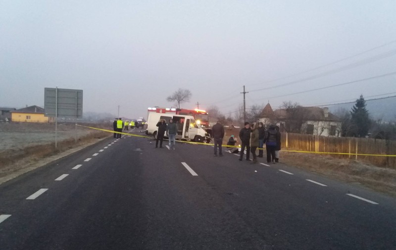 Accident grav în Mehedinți. Două persoane au murit după ce două microbuze s-au ciocnit