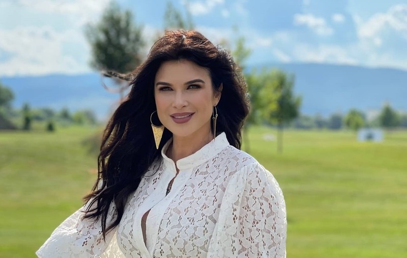 Monica Bârlădeanu a dezvăluit ce trucuri de frumusețe are. „E de la mama și o fac acasă”