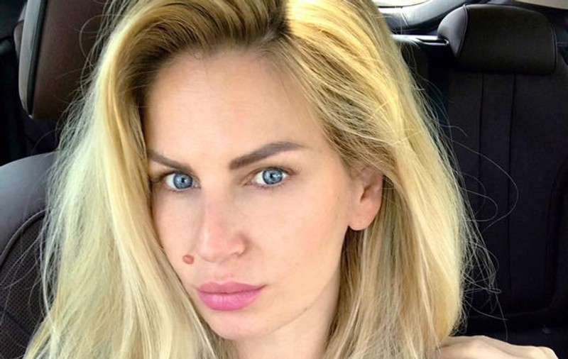 Andreea Bănică, pe ultima sută de metri cu botezul băiețelului. A plecat în căutarea florilor pentru eveniment