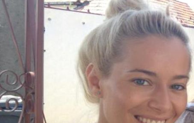 Laura Cosoi, încântată de ŞTIULETE! Măreşte imaginea, ţi-l şi arată! FOTO 