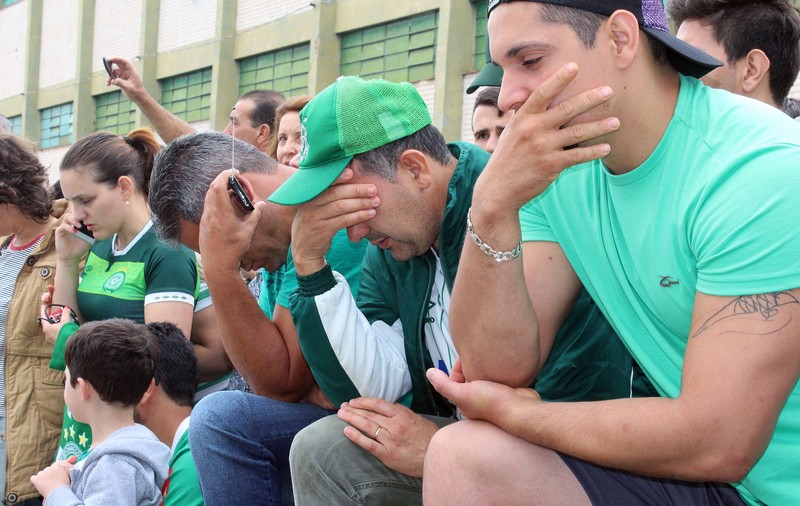 Avion prăbușit în Columbia. Ultimele imagini cu jucătorii de la Chapecoense înregistrate în timpul zborului! Fanii plâng la stadion | GALERIE FOTO&VIDEO
