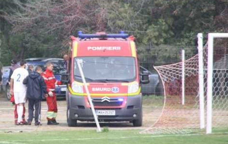 O tânără arbitră din România a fost dusă de urgență la spital. A căzut și s-a ales cu un diagnostic dur