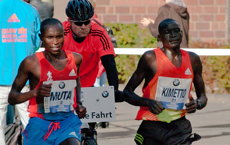 Dennis Kimetto, record mondial la maraton, la Berlin. La București au fost 3.000 de sportivi la Crosul Loteriei