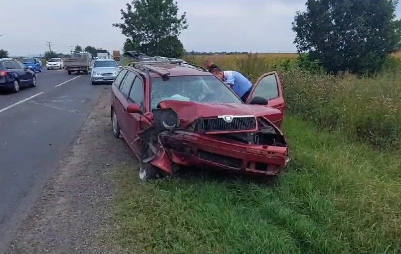 Accident cu șase victime, dintre care trei copii, pe DN 2, la Poșta Câlnău