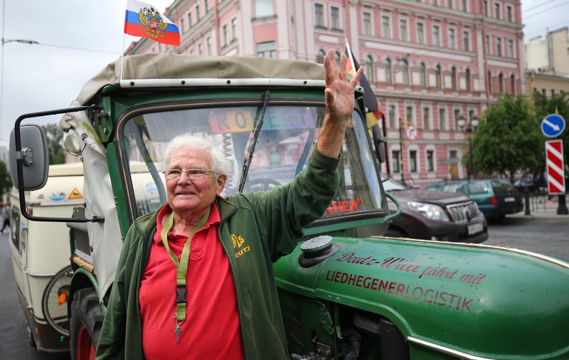 Un pensionar german a plecat până în Rusia cu un ... tractor
