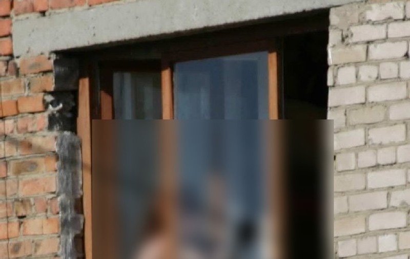 Show INCENDIAR la fereastră! Uite cum făceau plajă astă-vară două tinere FOTO