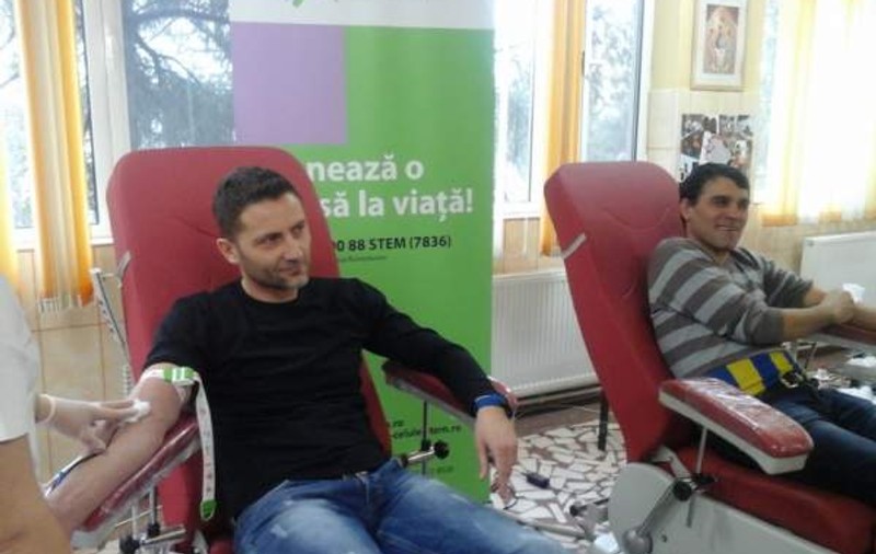 Gest umanitar al suporterilor ploieșteni. Cristi Vlad și Tavi Grigore au donat sânge pentru culori / VIDEO