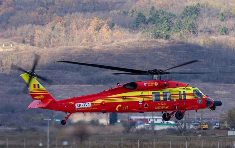 Elicopter SMURD Black Hawk, trimis în Mehedinţi pentru salvarea unei femei care a căzut într-o fântână