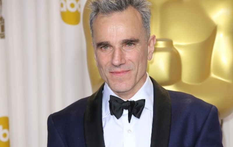 După ce anul acesta a luat AL TREILEA Oscar din carieră, Daniel Day-Lewis SE LASĂ DE ACTORIE pentru sculptura în piatră!
